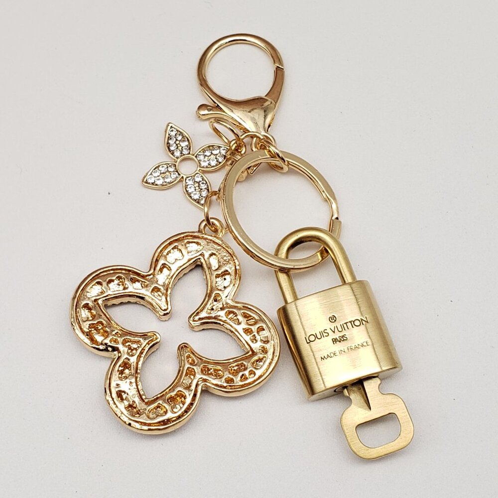 Authentic Louis Vuitton GoldLock & Key with Unbranded Clover Flower Charm 090925 - Picture 6 of 10